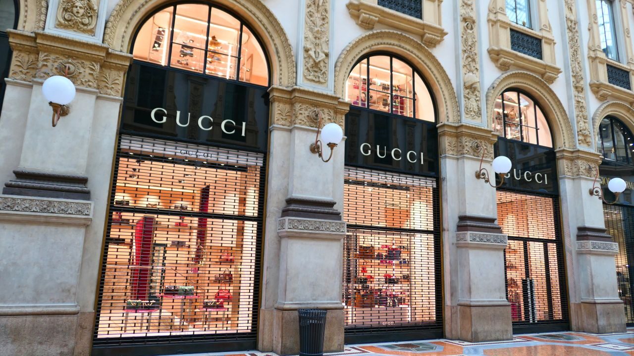Which Luxury Brand Dominates the Luxury Fashion Market in the U.S?